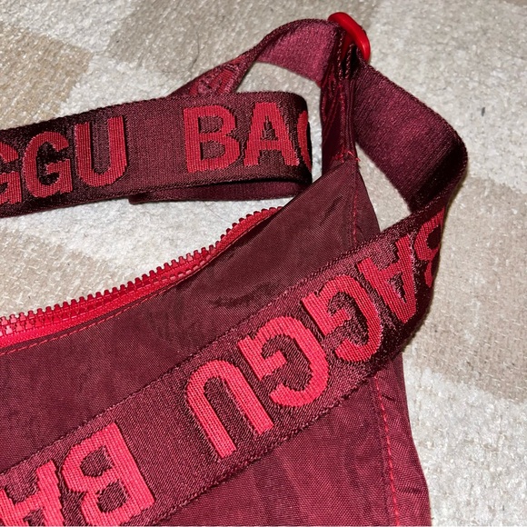 BAGGU MEDIUM MAROON CRESCENT - Picture 4 of 6